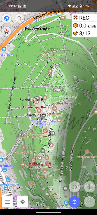 Screenshot aus OsmAnd mit einem Ausschnitt von Graz, wo man den Schlossberg mit eingezeichneten Stollen sieht