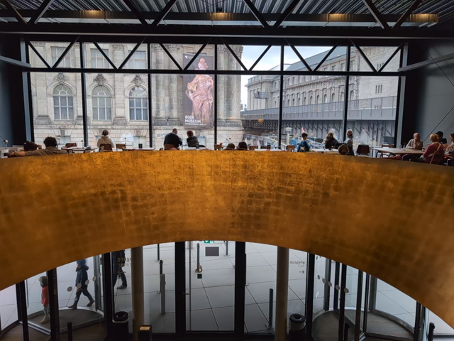 A short mood video with the inner view + train passing outside