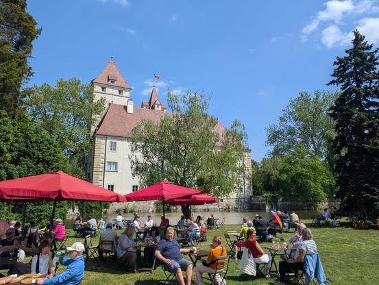 Food court vorm Schloss