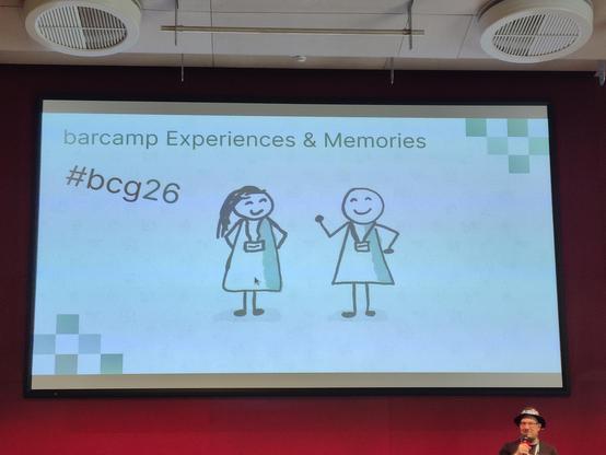 Slide mit Titel "Barcamp experiences and memories" und 2 lächelnden Figuren