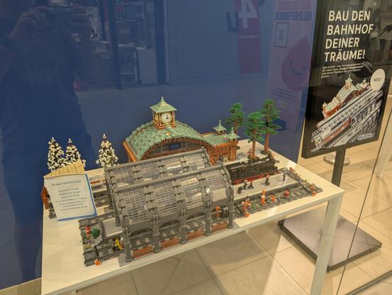 a photo of the set Studgart Bahnhof in a window of a shop